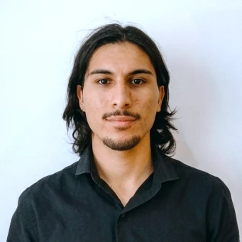 Retrato casual de Santiago Goncalvez - Desarrollador Web